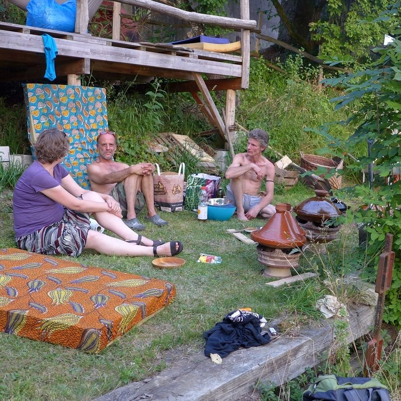 Bauherr und Koch beim Tajinekochen.JPG