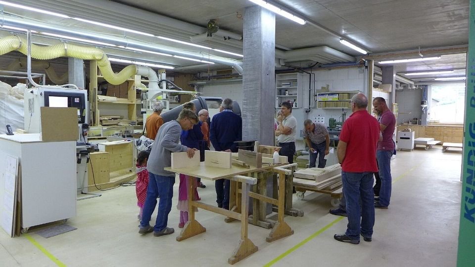 Besichtigung der CNC Fräsmaschine.jpg