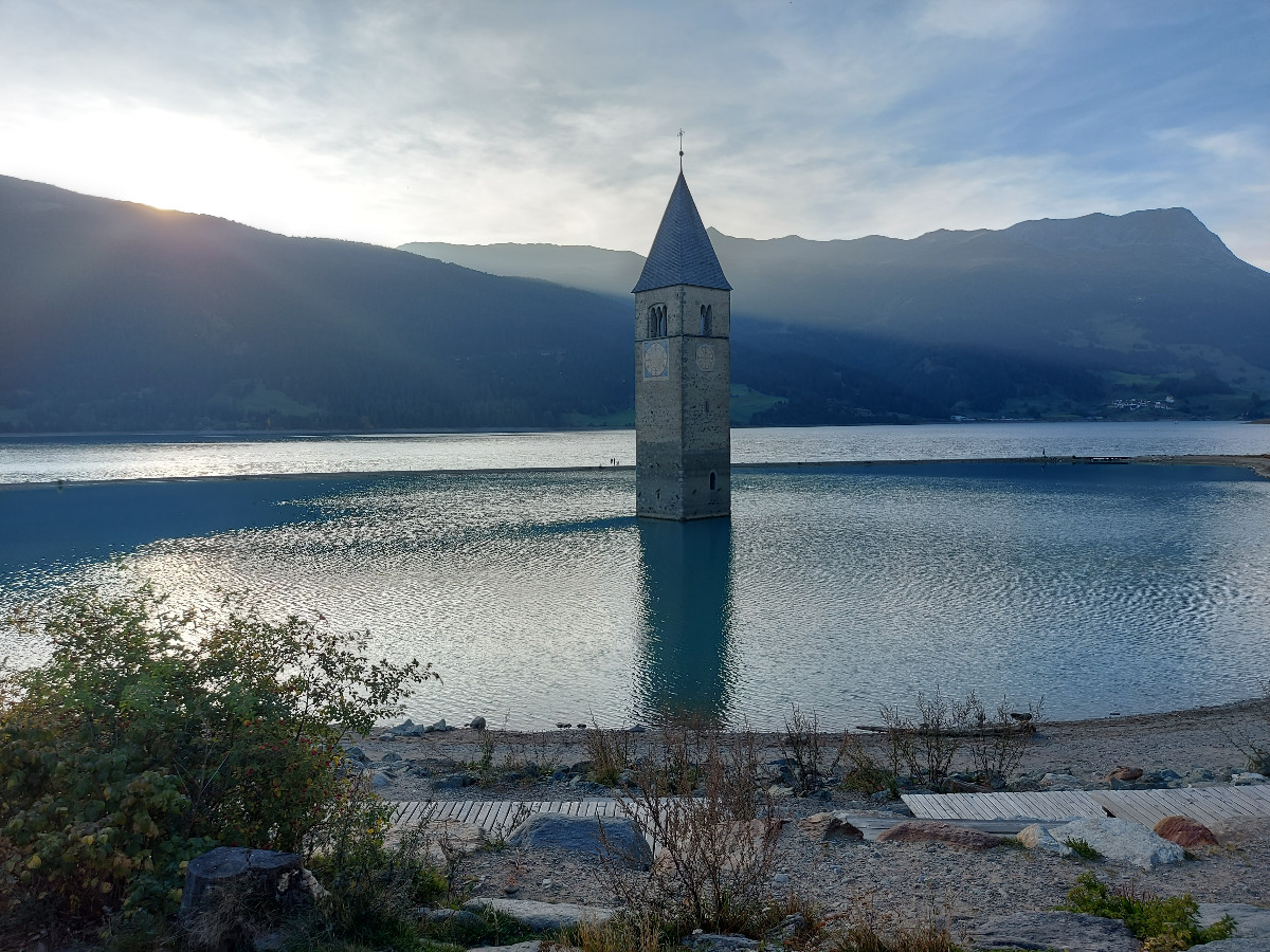 2023-09-30 2 Graun am Reschensee.jpg