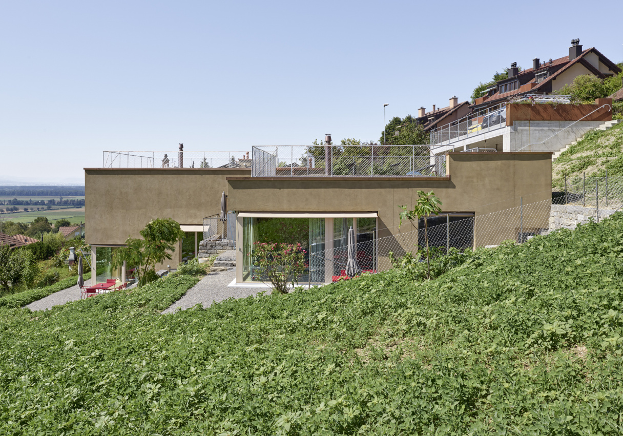 2020-08-07-neubau-wohnhaus-chemin-de-la-planta-bellerive-c-dominique-pluss-cf021984-ausschnitt_1216x_ins.jpg