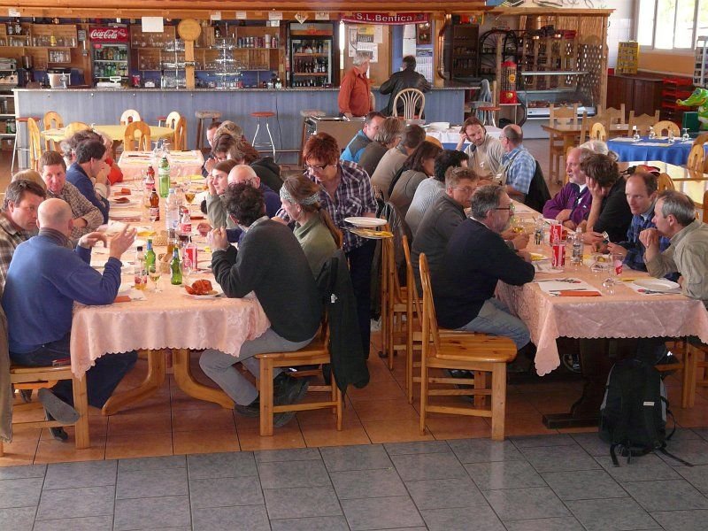 16 Erfahrungsaustausch beim Mittagessen .jpg