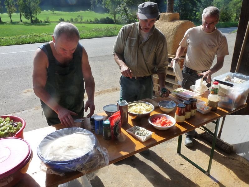 22.2 Vorbereitung Pizzabueffet 1.JPG