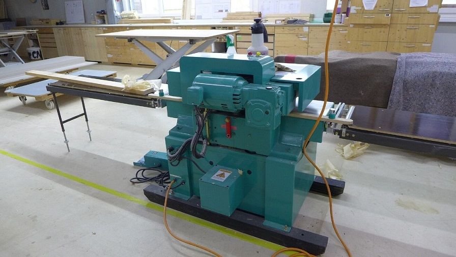 japanische Hobelmaschine ersetzt Holzbehandlung.jpg