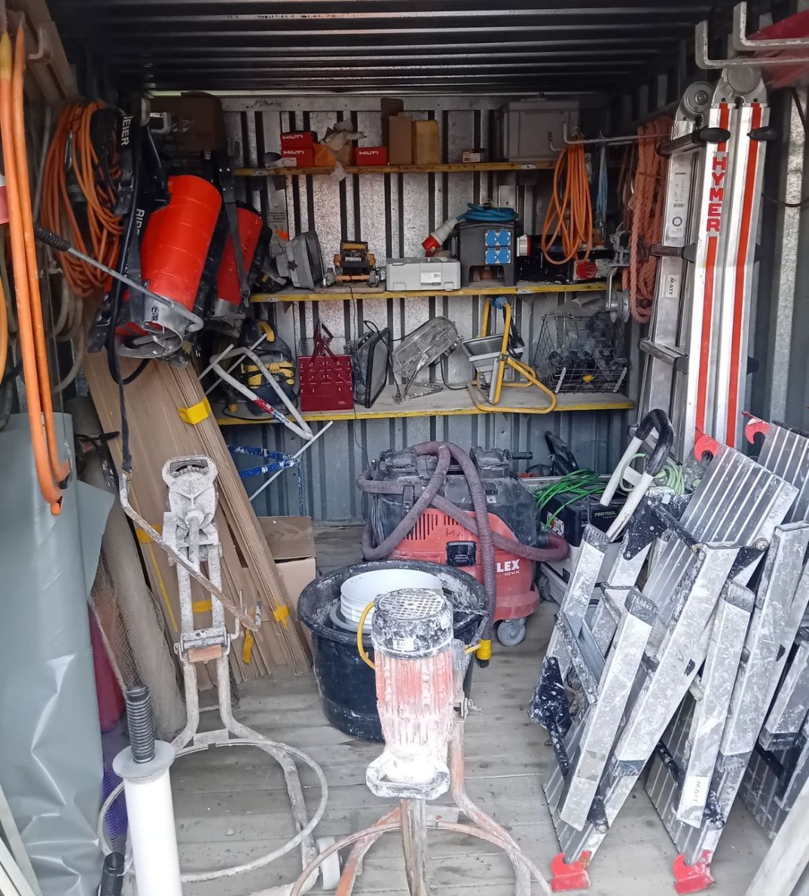 Container2.jpg