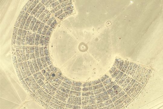 Burning_Man_2007_aerial_view-3x2.jpg