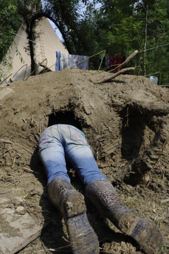 sommercamps-experimentieren-mit-lehm-die-etwas-anderen-ferien.jpg